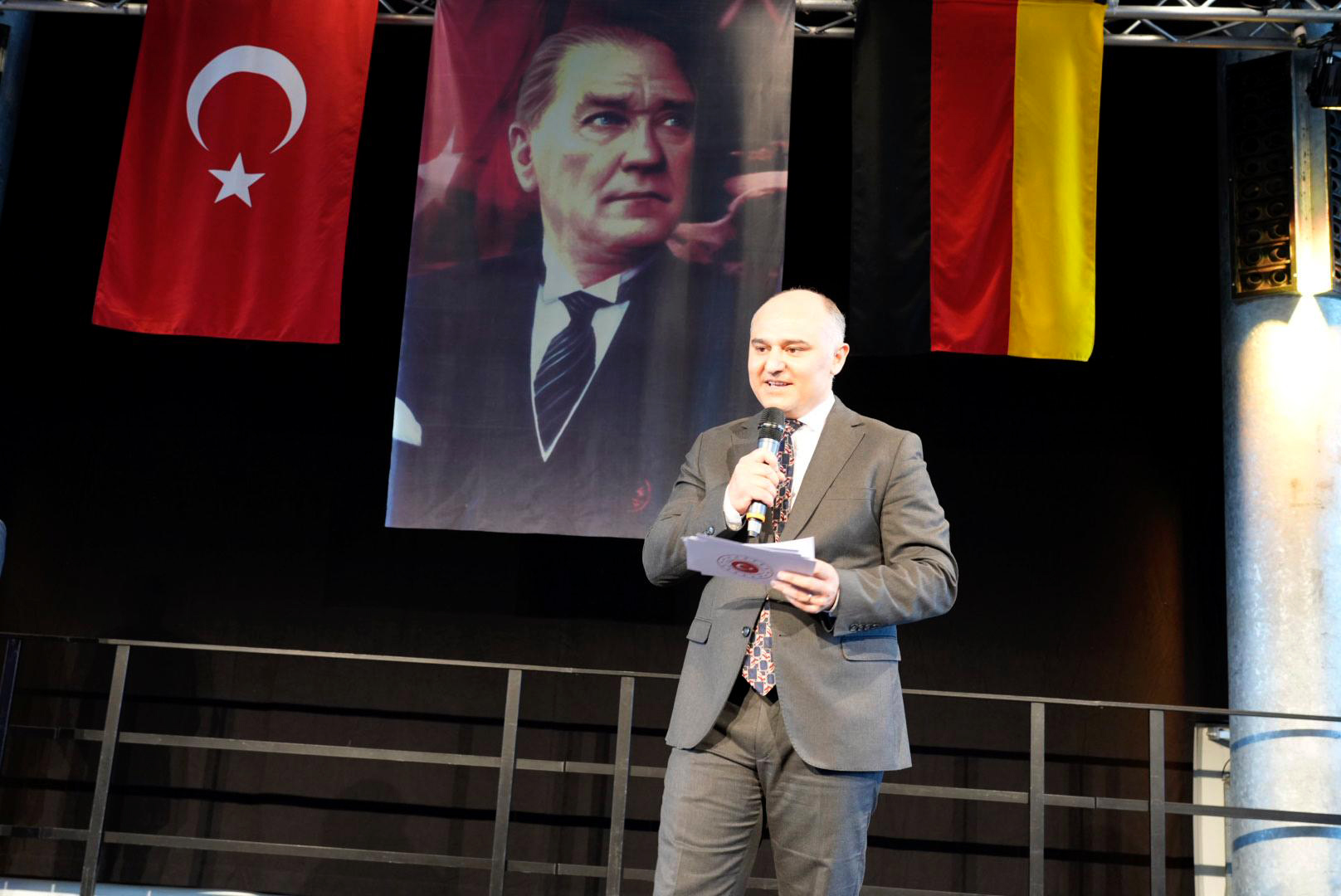 Essen’de 23 Nisan coşkusu tarihi mekanda yaşandı