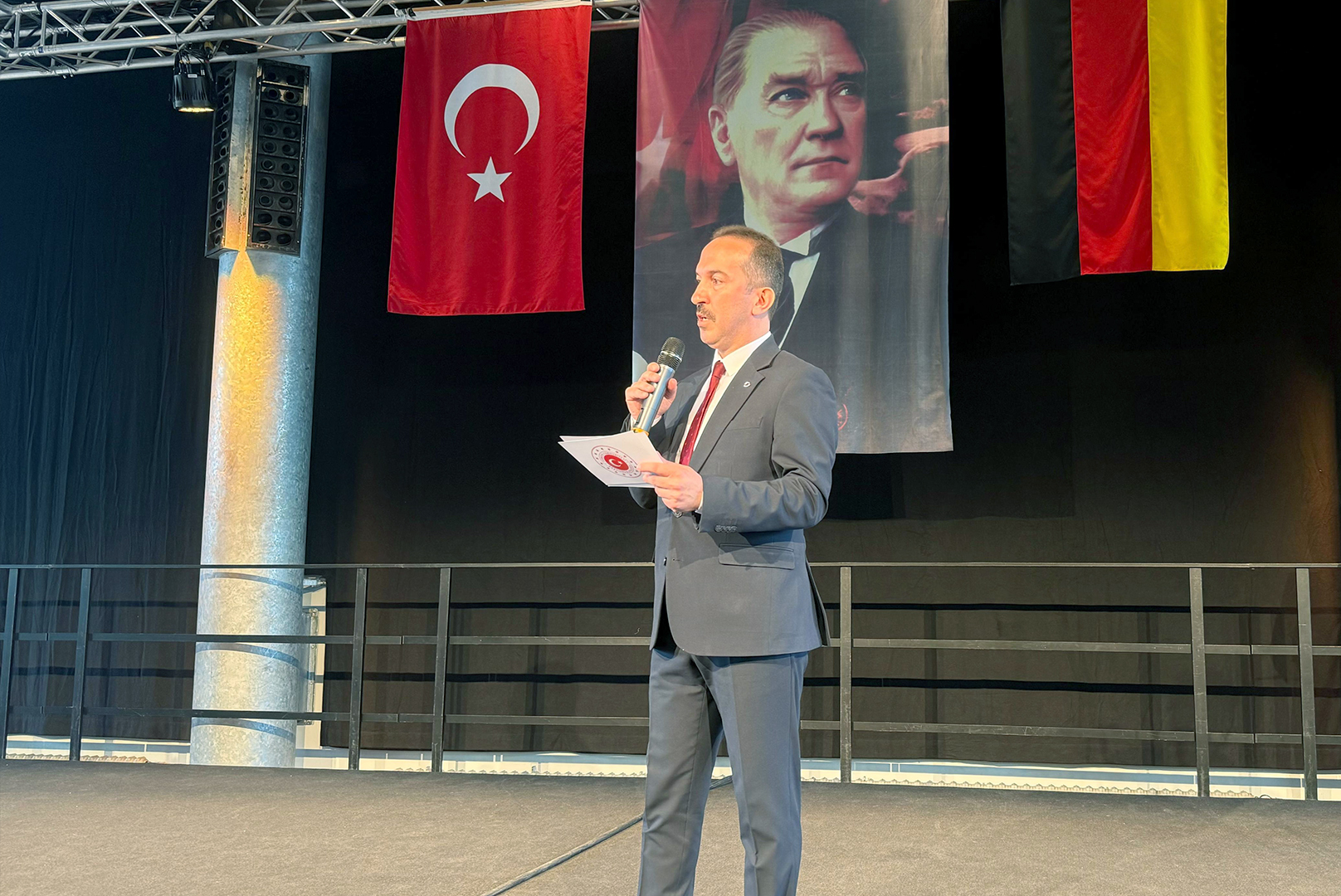 Essen’de 23 Nisan coşkusu tarihi mekanda yaşandı