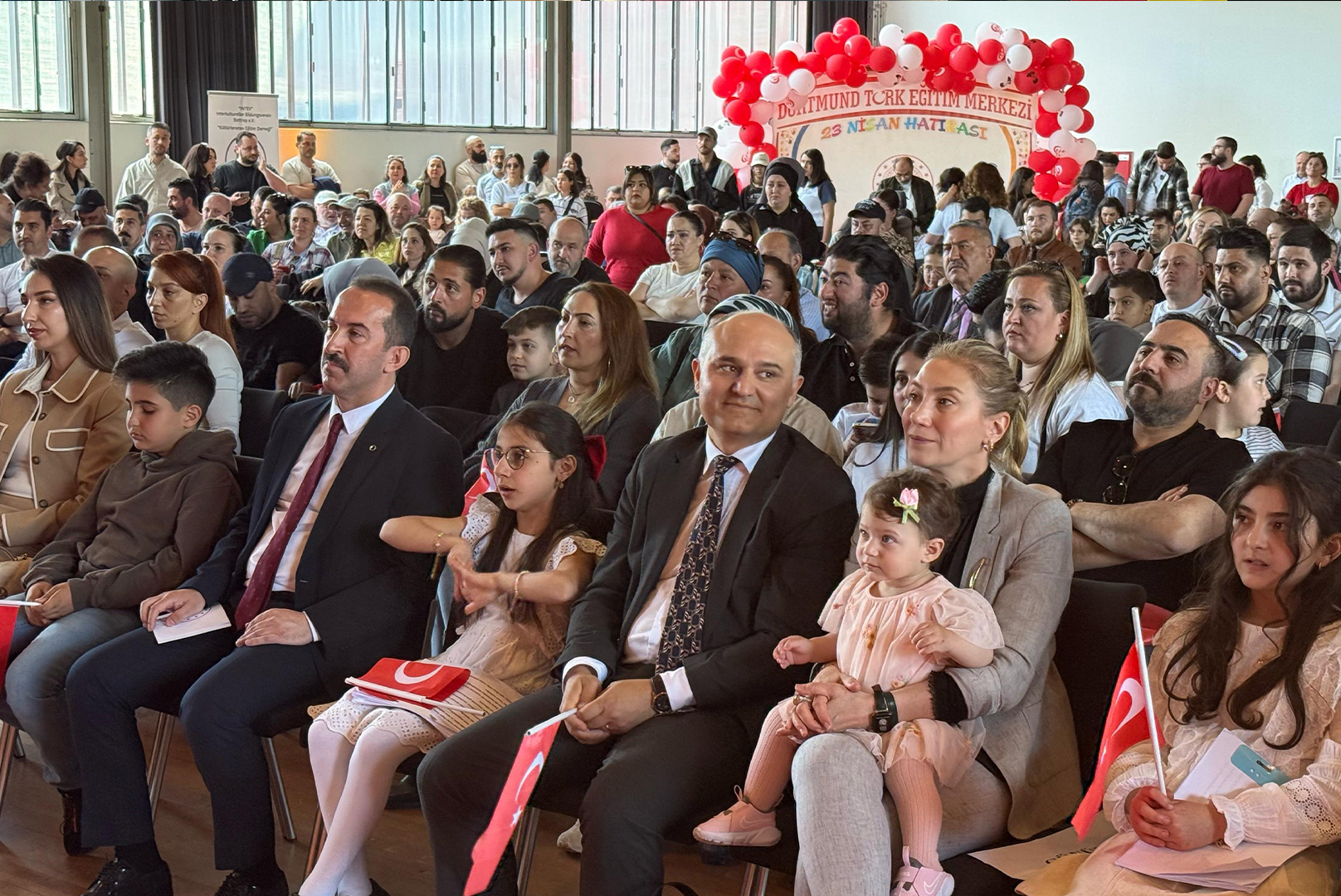 Essen’de 23 Nisan coşkusu tarihi mekanda yaşandı