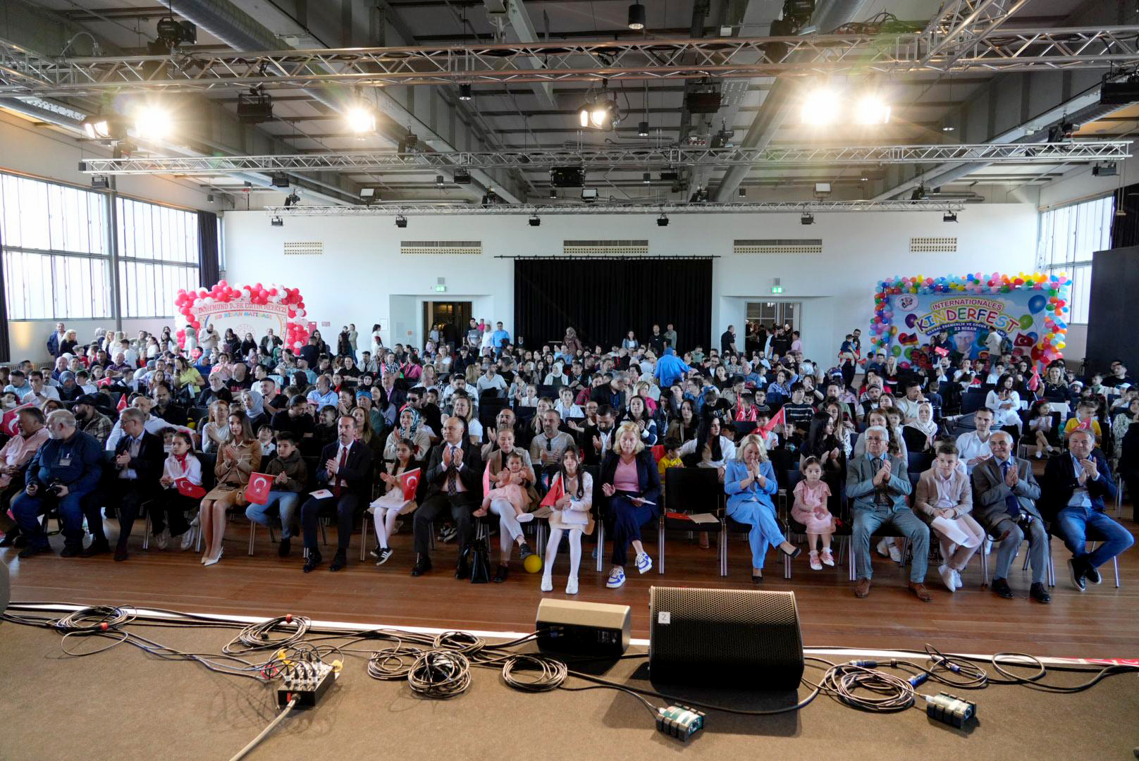 Essen’de 23 Nisan coşkusu tarihi mekanda yaşandı