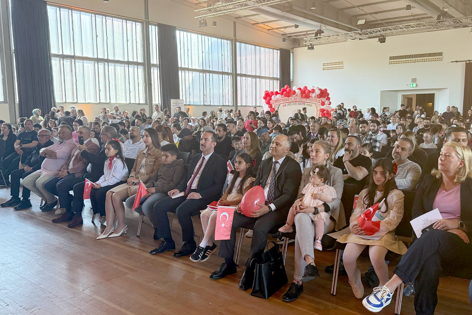 Essen’de 23 Nisan coşkusu tarihi mekanda yaşandı