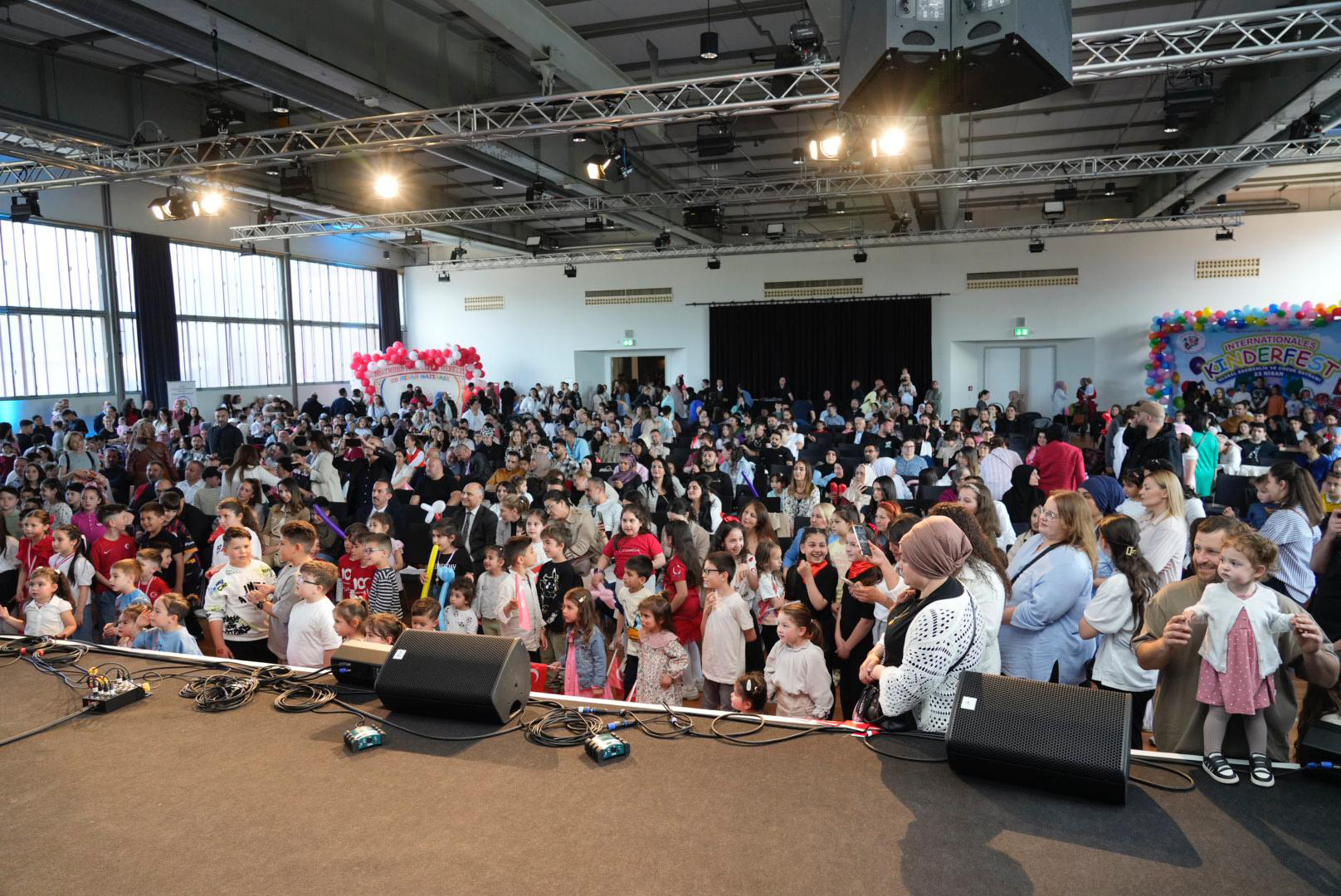 Essen’de 23 Nisan coşkusu tarihi mekanda yaşandı