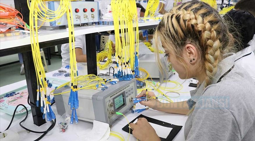  Erzincan'da Avrupa ve Türkiye'nin tek fiber optik fabrikası üretime başladı