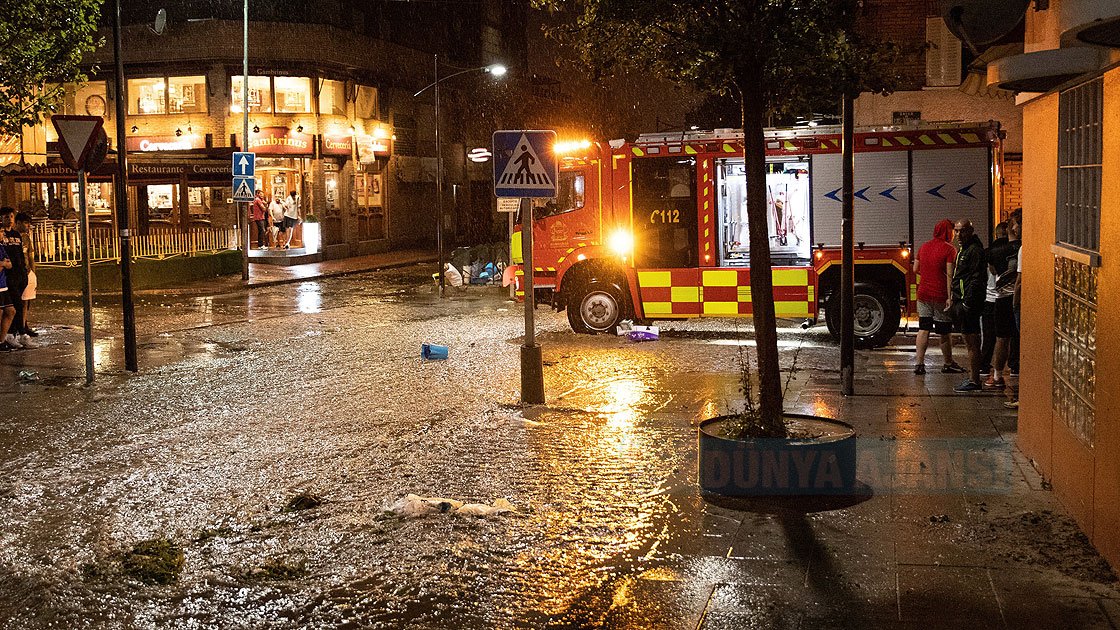 Madrid'de aşırı yağmur ve dolu hasara neden oldu.