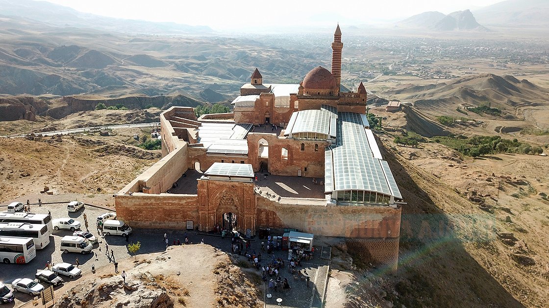 Tarihe ışık tutan 235 yılllık İshakpaşa Sarayı