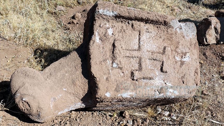  2 bin 600 yıllık Türk tamgaları buldular