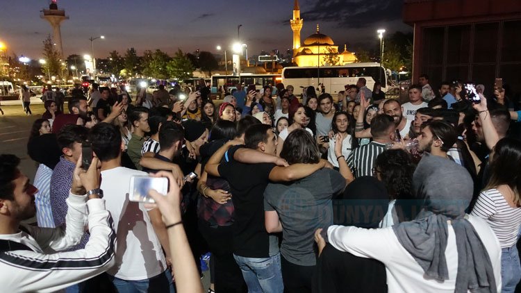 Horoncular İstanbul sokaklarında gönülleri fethediyor