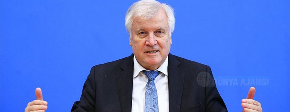 İçişleri Bakanı Seehofer: 'Almanya’da aşırı sağ teröründen kaynaklanan tehdit büyüktür'