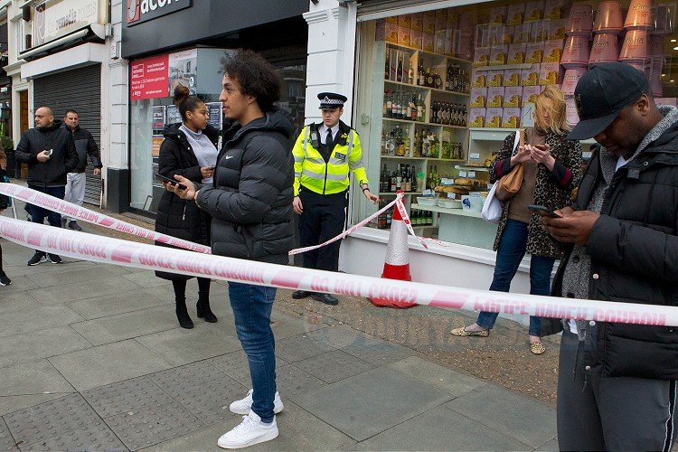 Londra'da terör bağlantılı olayda bir kişi vurularak öldürüldü