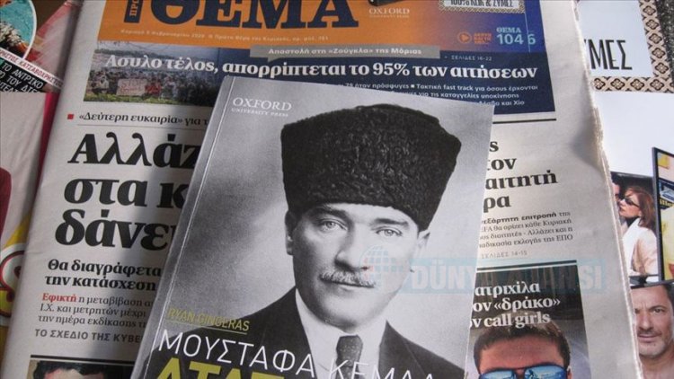 Yunan gazetesi Atatürk'ün hayatını anlatan kitap dağıttı