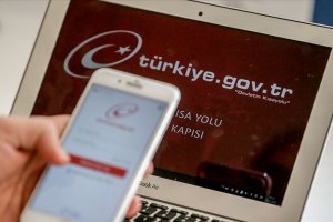 'Kovid-19 riskine karşı 5 bini aşkın hizmet e-Devlet'ten alınabilir'