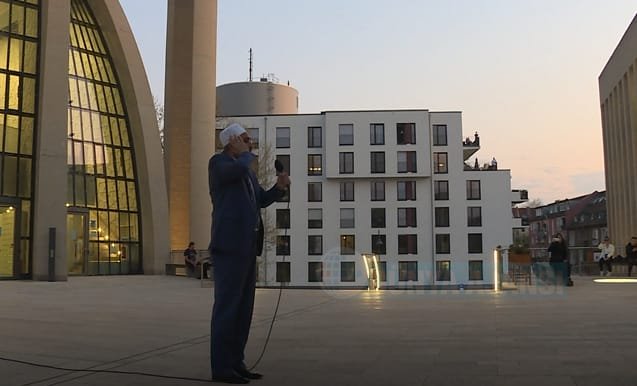 Köln DİTİB Merkez Camii’nde ilk kez açıktan akşam ezanı okundu