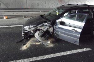 Dortmund otobanında sollama sırasında takla attı