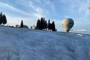 'Beyaz Cennet'in' balonları uçmak için gün sayıyor