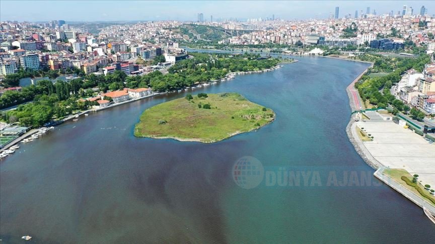 Haliç'in deniz suyu kahverengi ve siyaha dönüştü