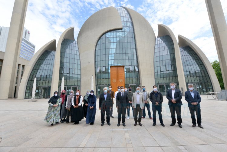 Cami rehberleri eğitmenleri törenle sertifikalarını aldı