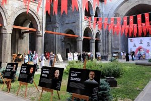 Tarihi Çifte Minareli Medrese'de '15 Temmuz' fotoğrafları sergisi