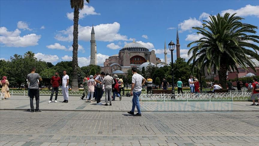 Ayasofya Camii'ne yoğun ilgi devam ediyor