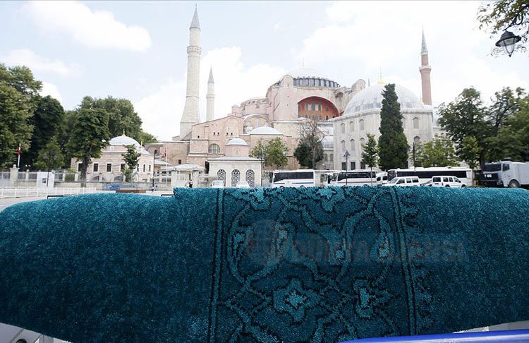 Ayasofya Camii'nin halıları yerli yün