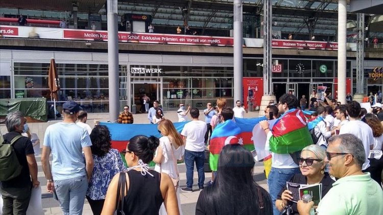 Almanya'nın Köln kentinde Ermenistan'ın saldırıları protesto edildi