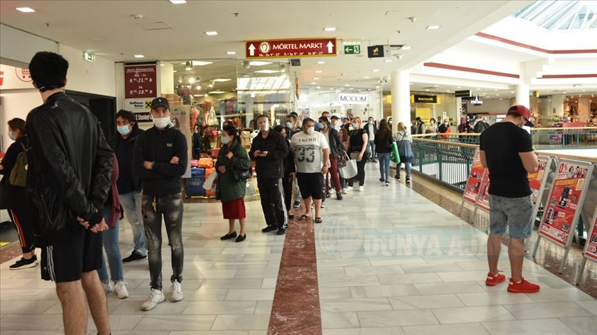 Avusturya'da kapalı alanlarda yeniden maske kullanma zorunluluğu