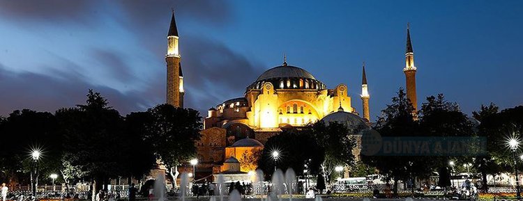 İletişim Başkanlığından üç dilde Ayasofya-i Kebir Camii kitabı ve internet sitesi