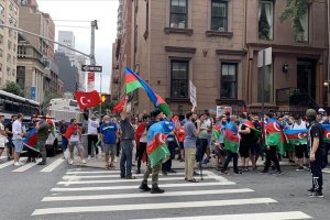 New York'ta Azeri ve Türk vatandaşları Ermenistan'ı protesto etti