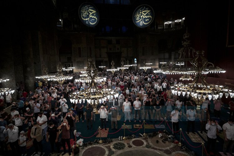 Ayasofya-i Kebir Cami-i Şerifi'nde ilk sabah namazı kılındı