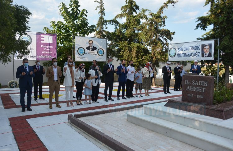 Balkan Türklerinin sembol Dr. Sadık Ahmet ölümünün 25. yıldönümünde kabri başında anıldı