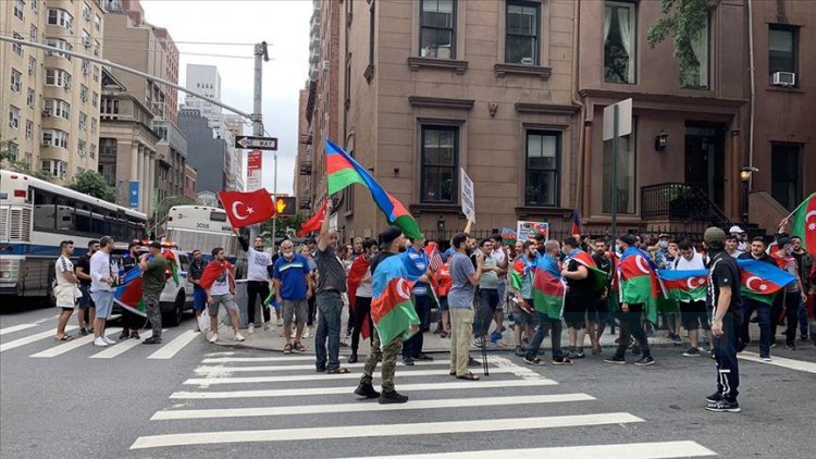 New York'ta Azeri ve Türk vatandaşları Ermenistan'ı protesto etti