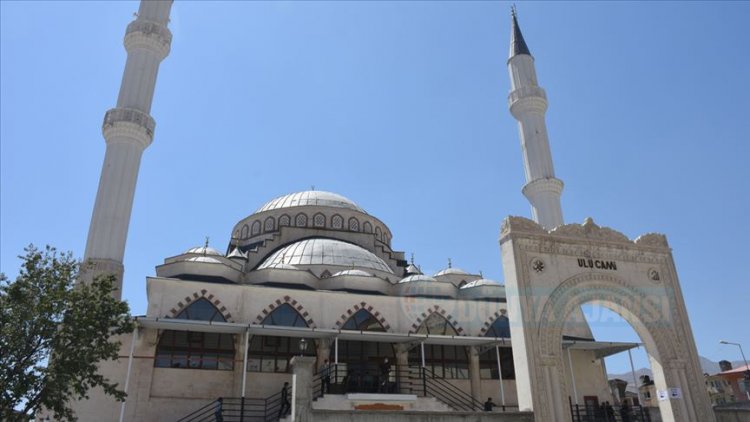 Hakkari'de yapımı tamamlanan Ulu Cami ibadete açıldı