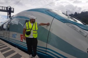 Almanya'dan alınan tren setleri yola çıktı