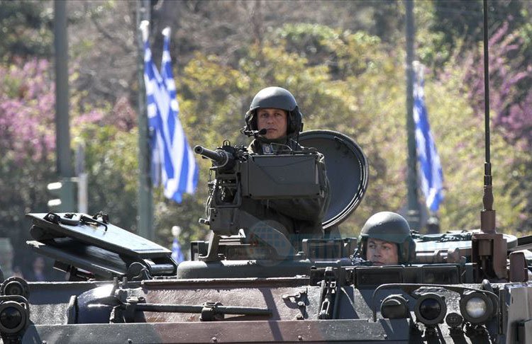 Yunanistan ordusunu Türkiye'ye karşı güçlendiriyor