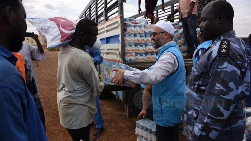 TDV Sudan'da sel mağduru 400 aileye yardım malzemesi dağıttı