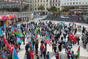 İsveç'te, Ermenistan'ın Azerbaycan saldırılarına protesto