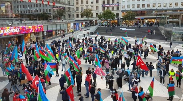 İsveç'te, Ermenistan'ın Azerbaycan saldırılarına protesto