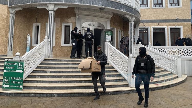 Berlin'de 150 polis camiye baskın yaptı, cami adabı hiçe sayıldı