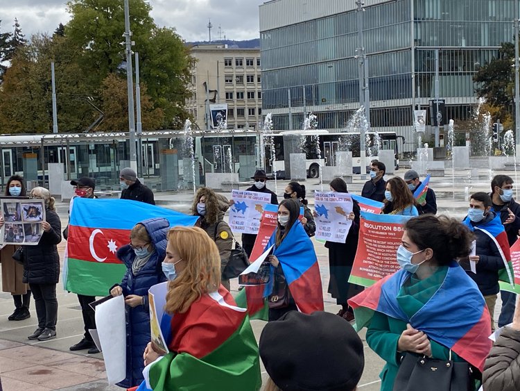 Ermenistan'ın sivillere saldırıları Cenevre'de protesto edildi