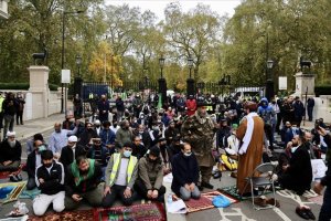 Fransa ve Macron, Londra'da protesto edildi