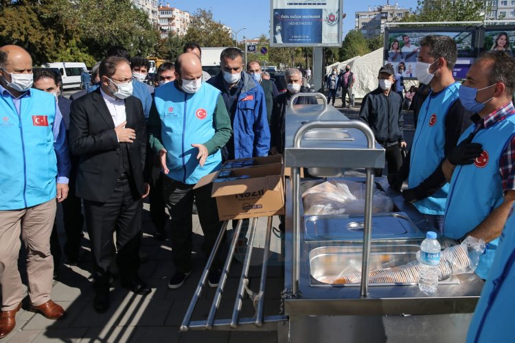 Diyanet İşleri Başkanı Prof. Dr. Ali Erbaş, depremin yaşandığı İzmir'de