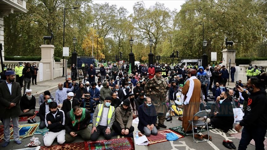 Fransa ve Macron, Londra'da protesto edildi