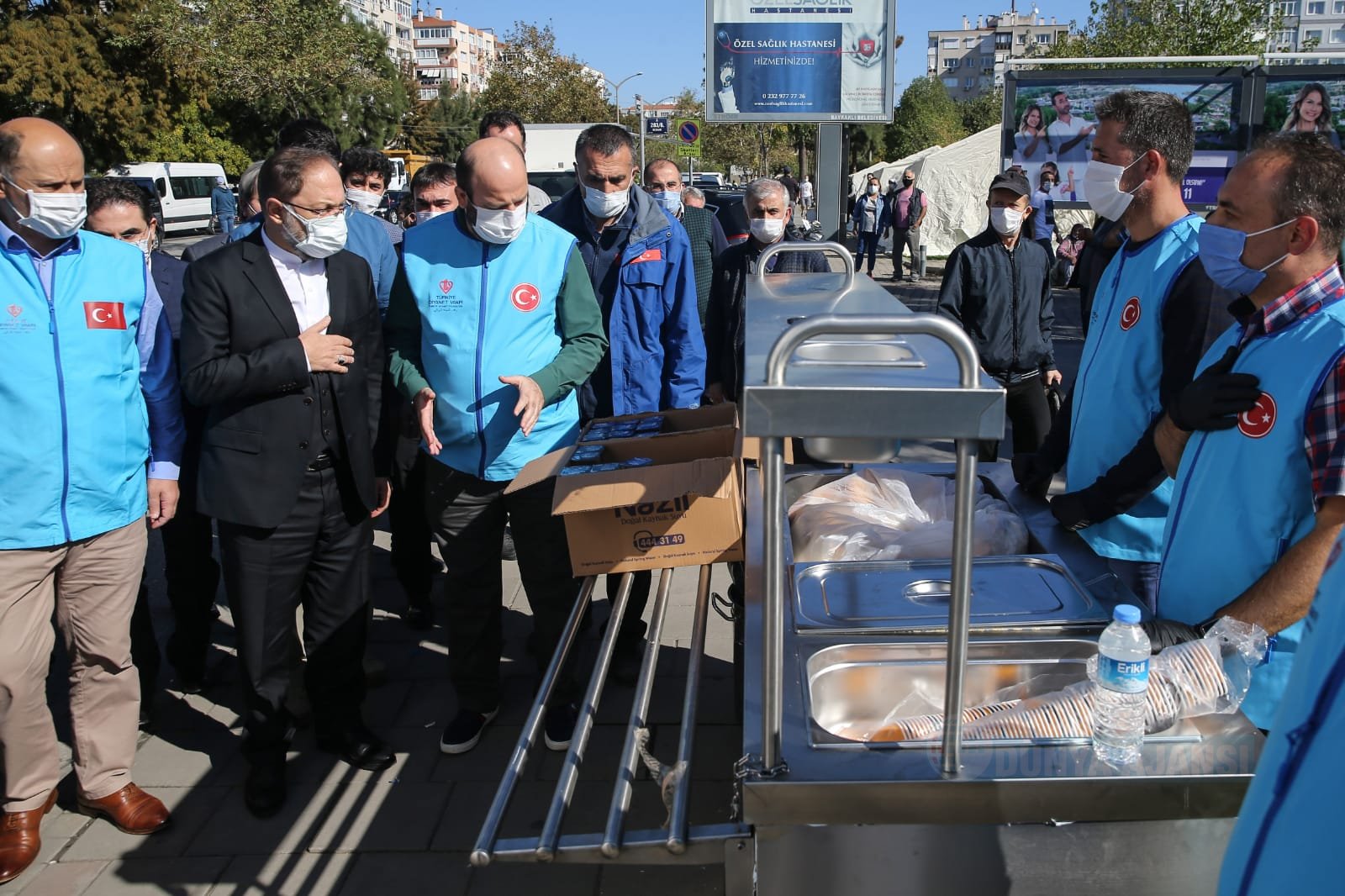 Diyanet İşleri Başkanı Prof. Dr. Ali Erbaş, depremin yaşandığı İzmir'de