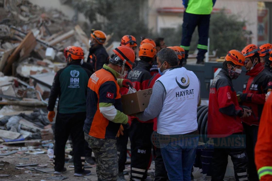 Türkiye'nin 'iyilik hareketi' depremzedelerin yaralarını sarıyor