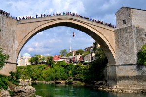 Mostar Köprüsü'nün yıkılışının 27. yılında anma töreni düzenlendi