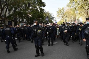 Fransa'da lise öğrencileri Kovid-19 protestolarını sürdürüyor