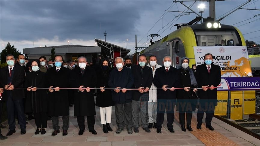 Tekirdağ'dan Avrupa'ya açılan ilk ihraç yük trenini uğurladı