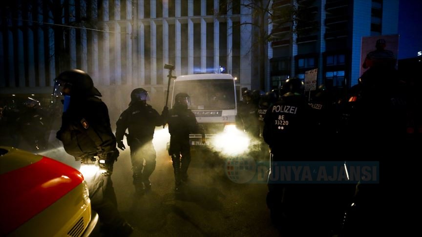 Almanya'da Kovid-19 protesto göstericilerine polis müdahale etti