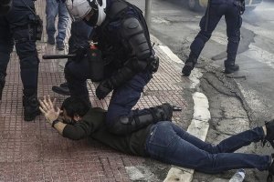 Yunanistan'da '17 Kasım' protestolarına polis müdahalesi