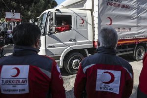 Türk Kızılay evlerine kavuşana kadar İzmirli depremzedelerin yanında olacak