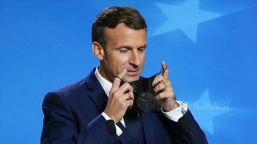 Fransız 33 entelektüel Macron'un politikalarını eleştirdi